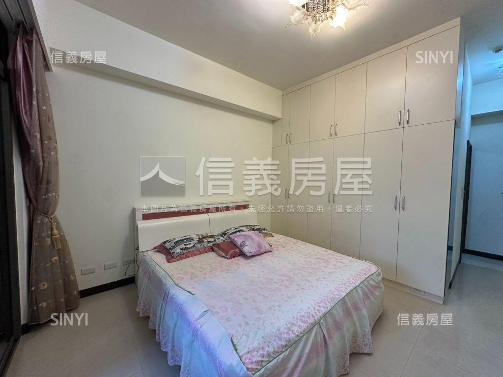 遠眺樹梢稀有華廈大戶房屋室內格局與周邊環境