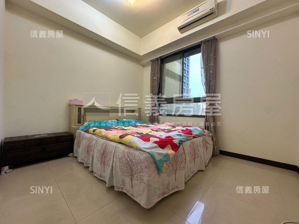 遠眺樹梢稀有華廈大戶房屋室內格局與周邊環境