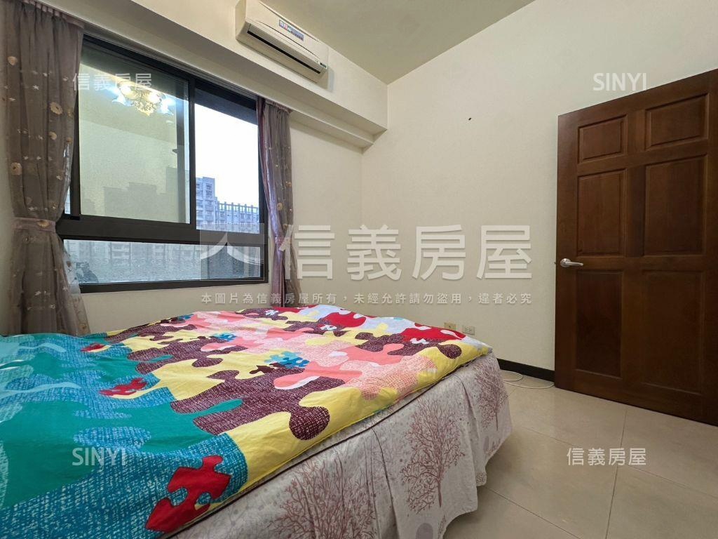 遠眺樹梢稀有華廈大戶房屋室內格局與周邊環境