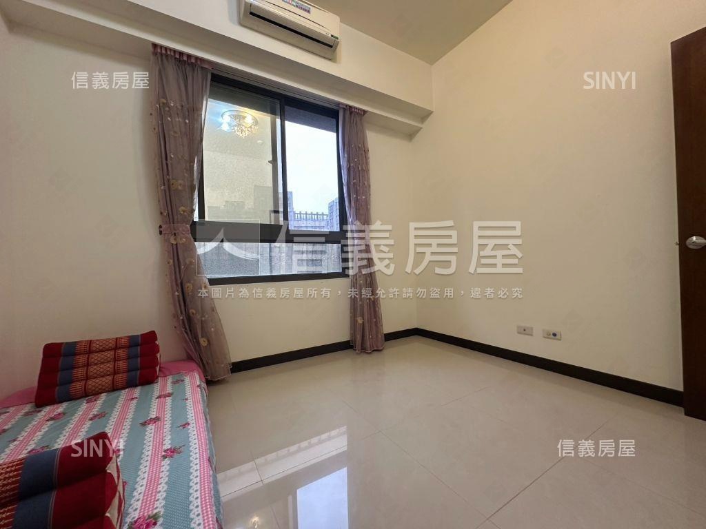 遠眺樹梢稀有華廈大戶房屋室內格局與周邊環境