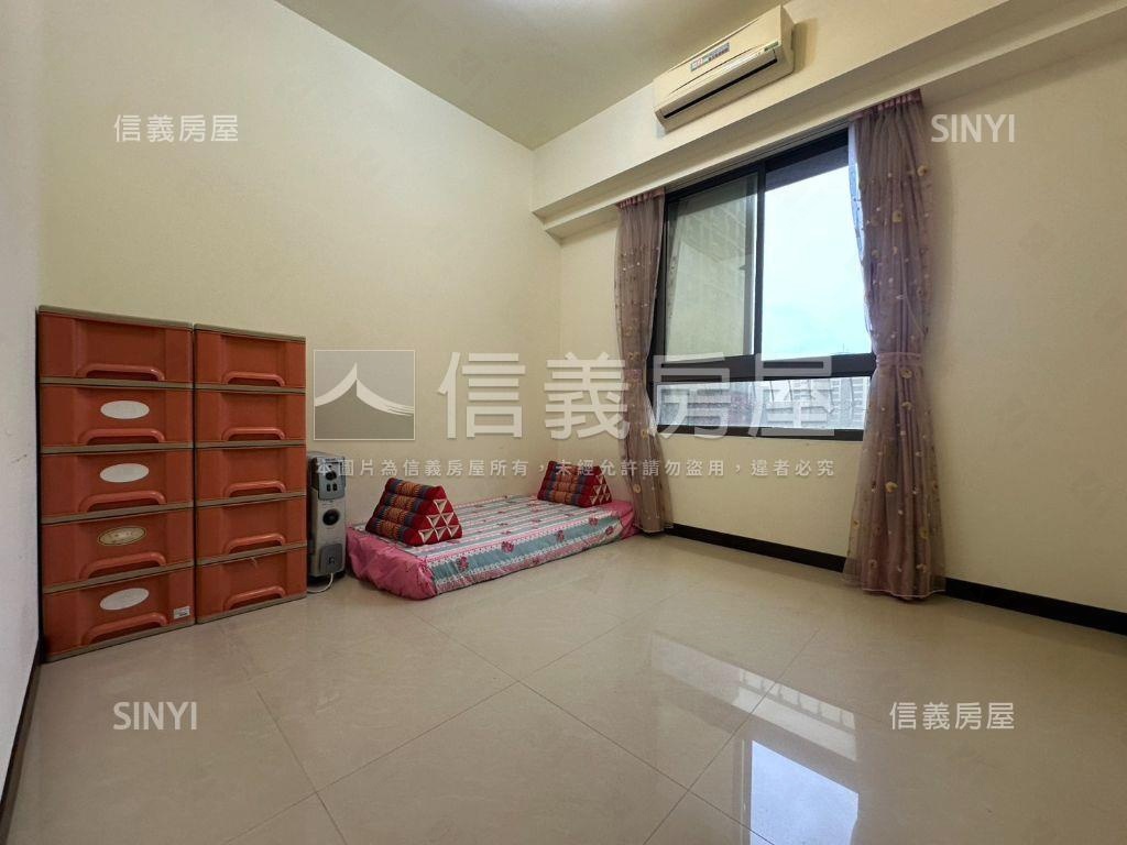 遠眺樹梢稀有華廈大戶房屋室內格局與周邊環境