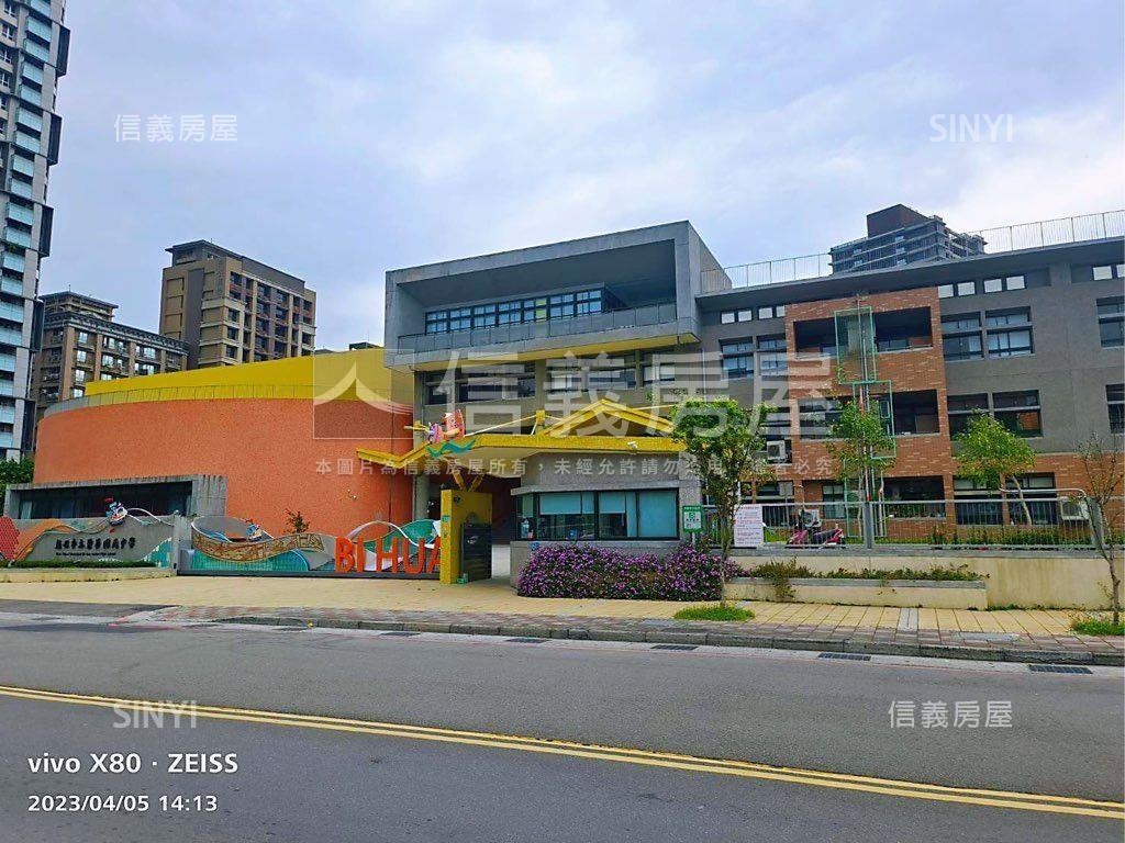 遠眺樹梢稀有華廈大戶房屋室內格局與周邊環境