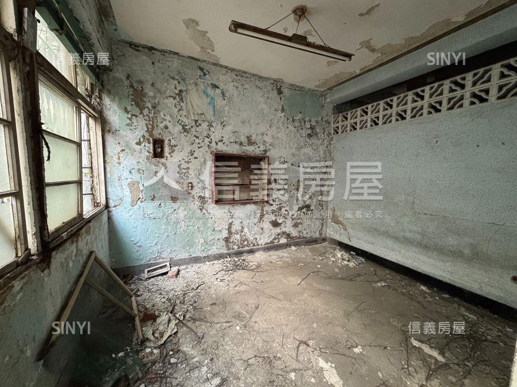 裕豐街靜巷懷舊透天房屋室內格局與周邊環境