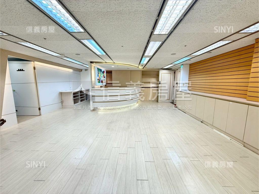 福爾摩莎雙捷運鋼骨住辦房屋室內格局與周邊環境