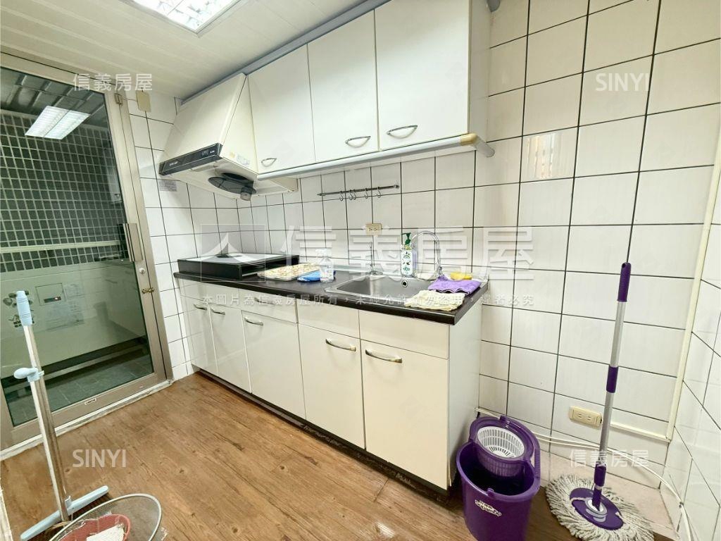 福爾摩莎雙捷運鋼骨住辦房屋室內格局與周邊環境