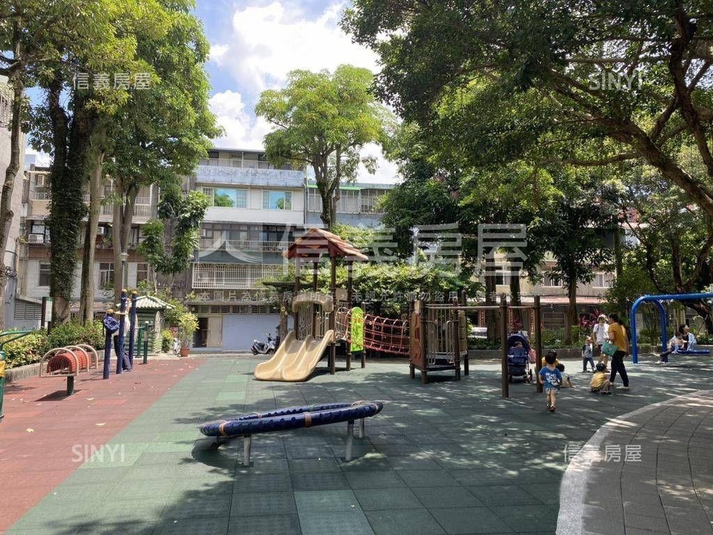 福爾摩莎雙捷運鋼骨住辦房屋室內格局與周邊環境