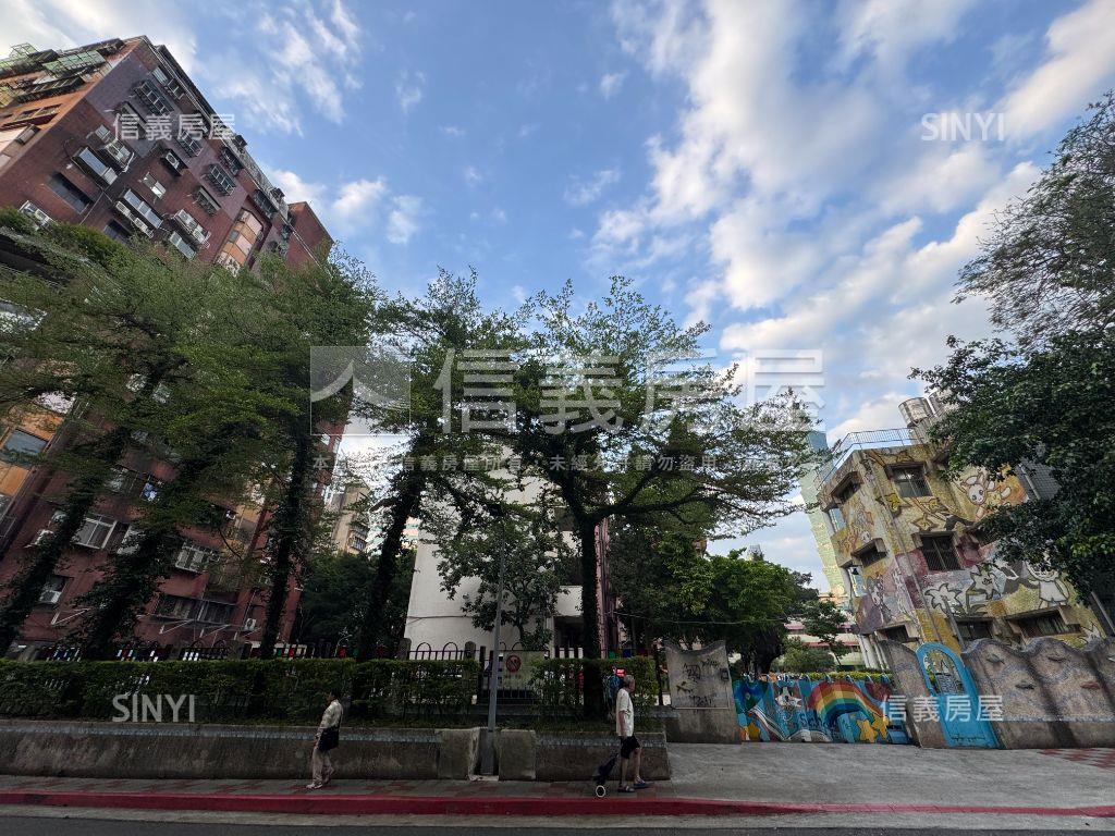 樂揚映白２房附坡平車位房屋室內格局與周邊環境