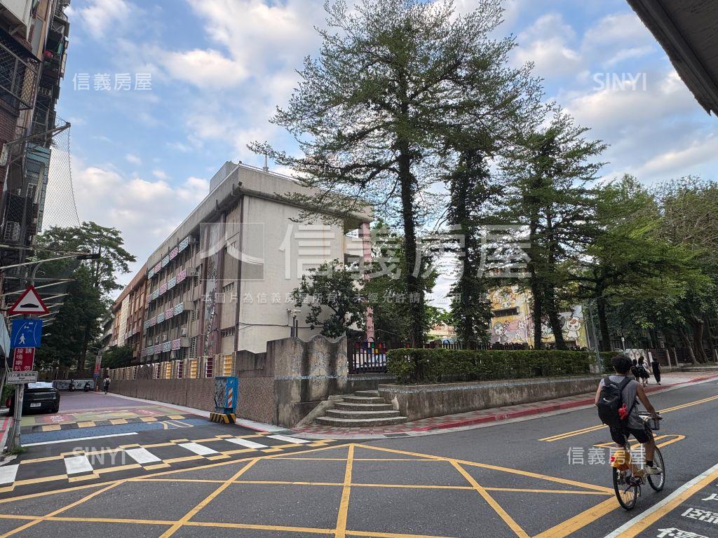 樂揚映白２房附坡平車位房屋室內格局與周邊環境