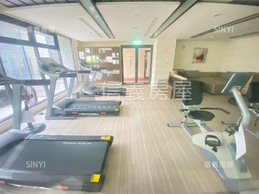 施華洛奇帝王樓層三房車位房屋室內格局與周邊環境