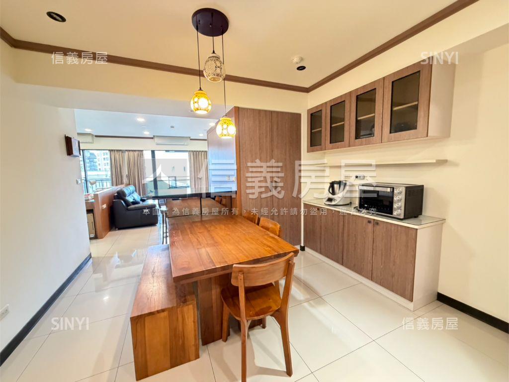 施華洛奇帝王樓層三房車位房屋室內格局與周邊環境