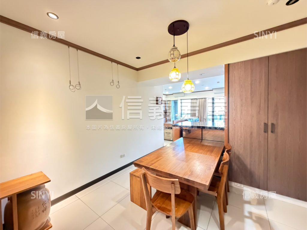 施華洛奇帝王樓層三房車位房屋室內格局與周邊環境