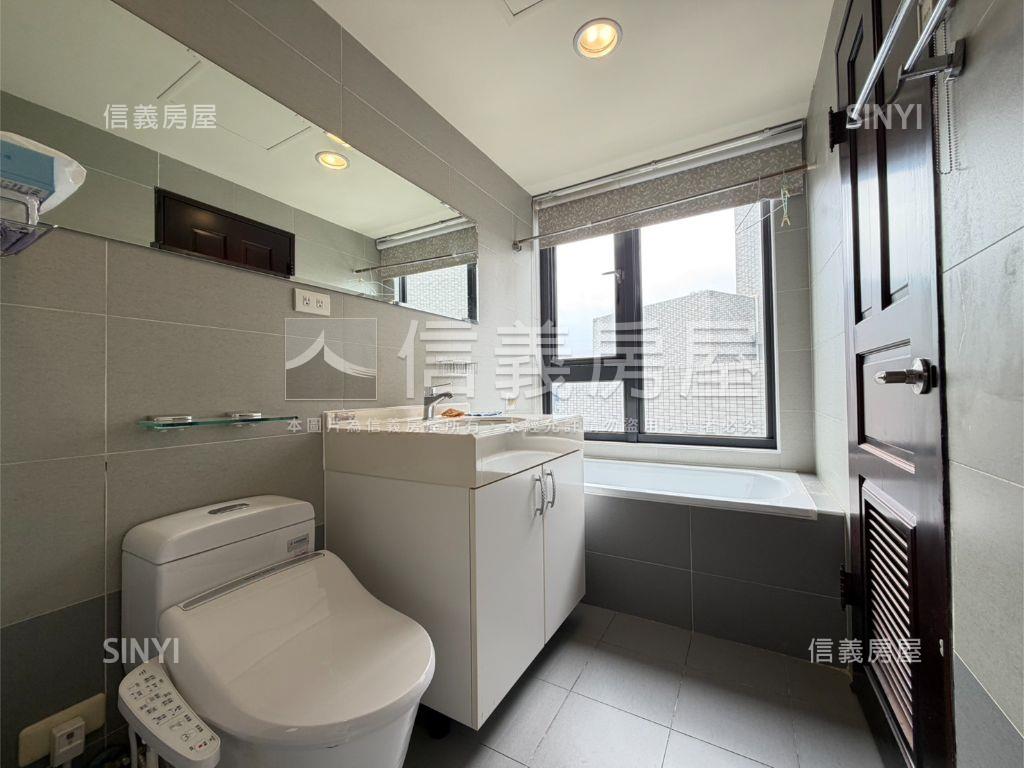 施華洛奇帝王樓層三房車位房屋室內格局與周邊環境