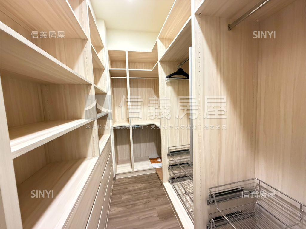 施華洛奇帝王樓層三房車位房屋室內格局與周邊環境