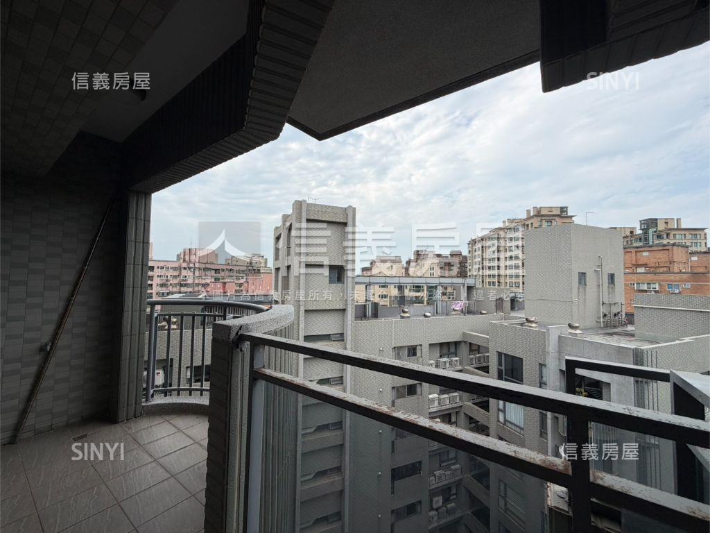 施華洛奇帝王樓層三房車位房屋室內格局與周邊環境