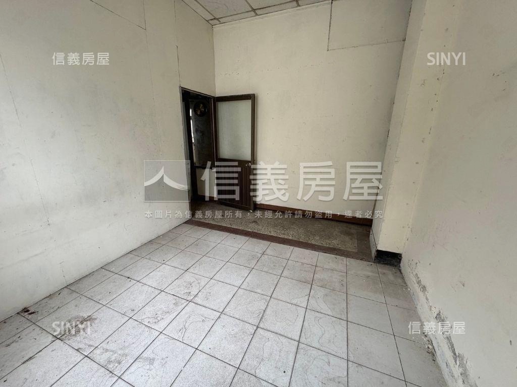 專任昌平低總價大面寬店面房屋室內格局與周邊環境