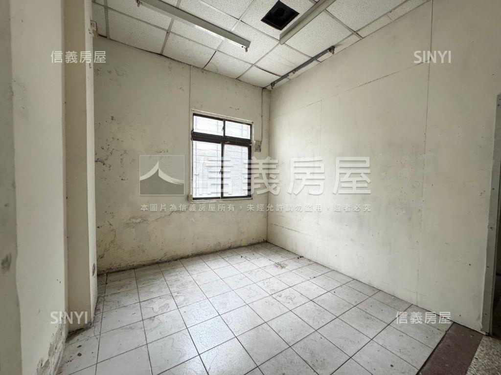專任昌平低總價大面寬店面房屋室內格局與周邊環境