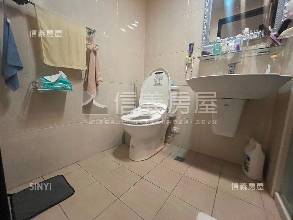 稀有景觀美妝天郡２房車位房屋室內格局與周邊環境