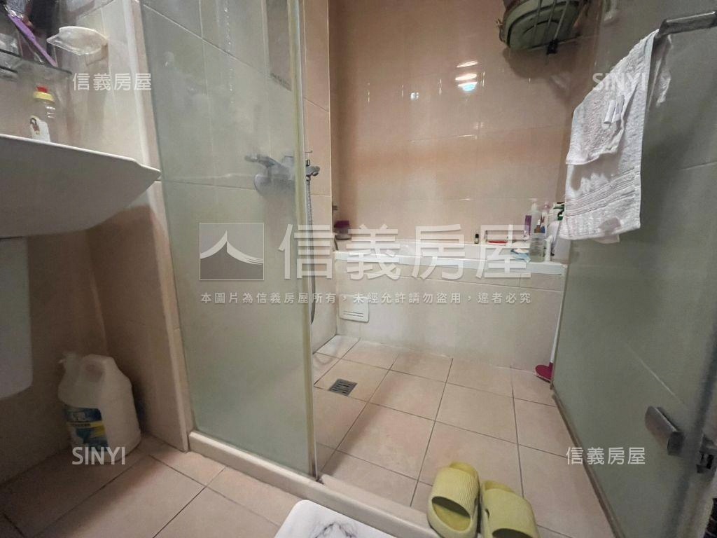 稀有景觀美妝天郡２房車位房屋室內格局與周邊環境