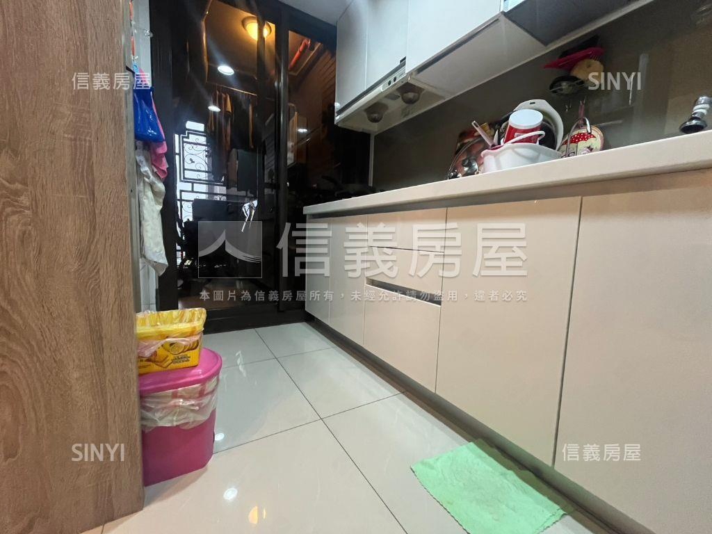 稀有景觀美妝天郡２房車位房屋室內格局與周邊環境
