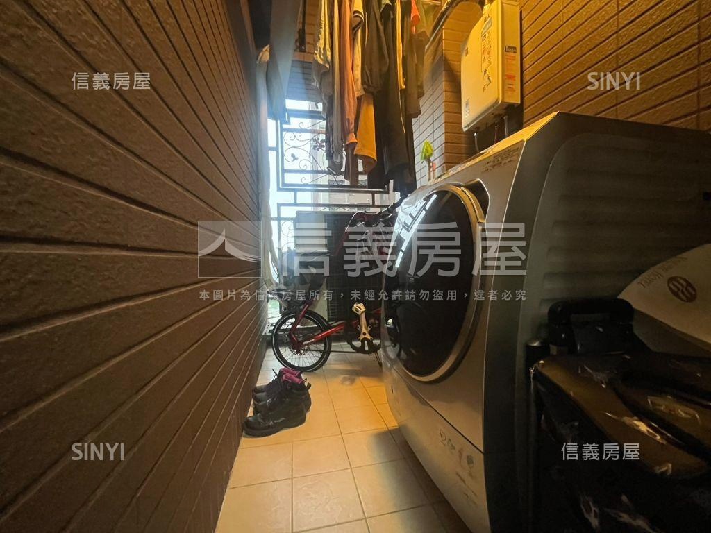 稀有景觀美妝天郡２房車位房屋室內格局與周邊環境