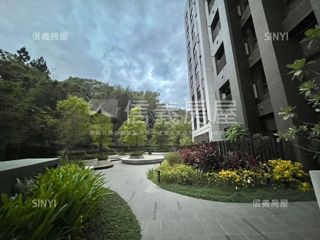 精美裝潢兩房雙車位房屋室內格局與周邊環境