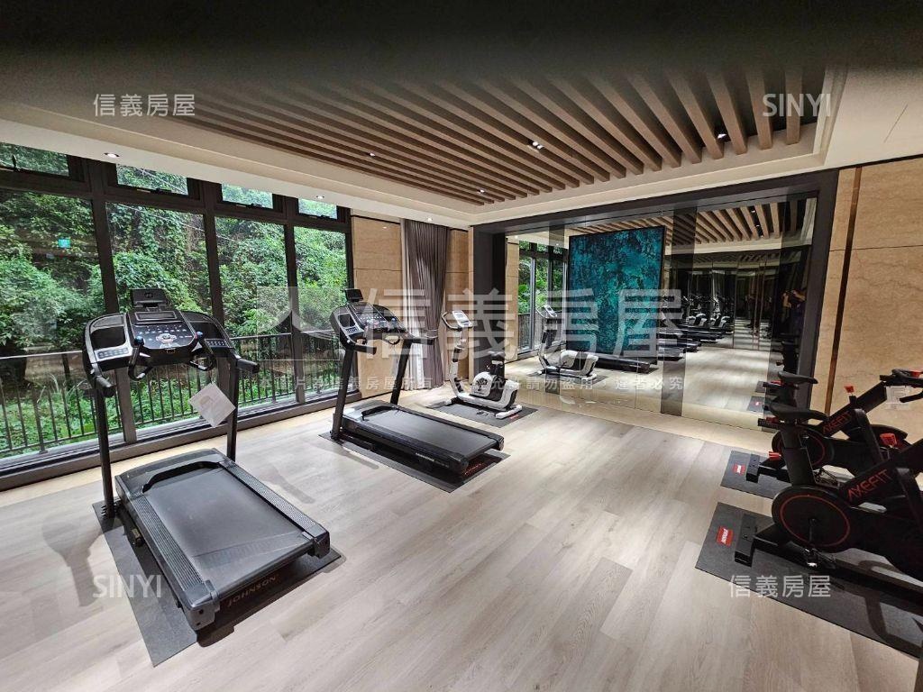 精美裝潢兩房雙車位房屋室內格局與周邊環境