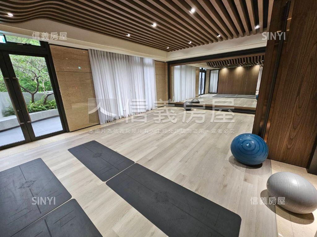 精美裝潢兩房雙車位房屋室內格局與周邊環境