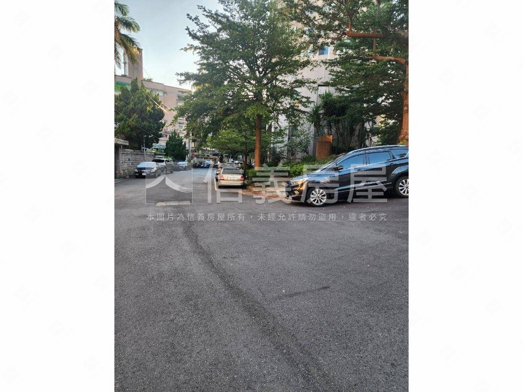 好天母美景庭院附車位房屋室內格局與周邊環境