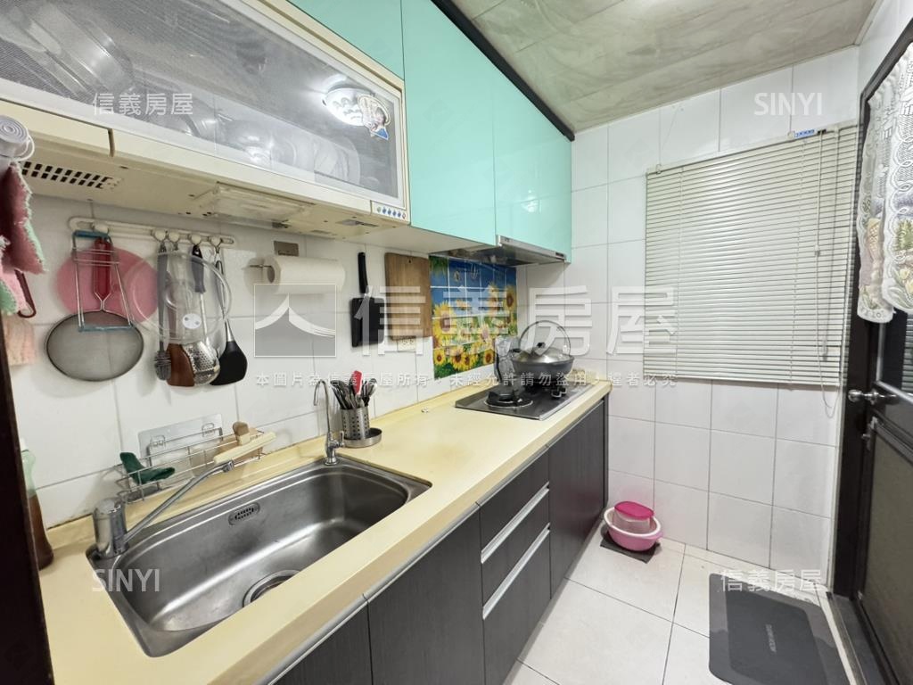 中壢市中心稀有一樓附車位房屋室內格局與周邊環境