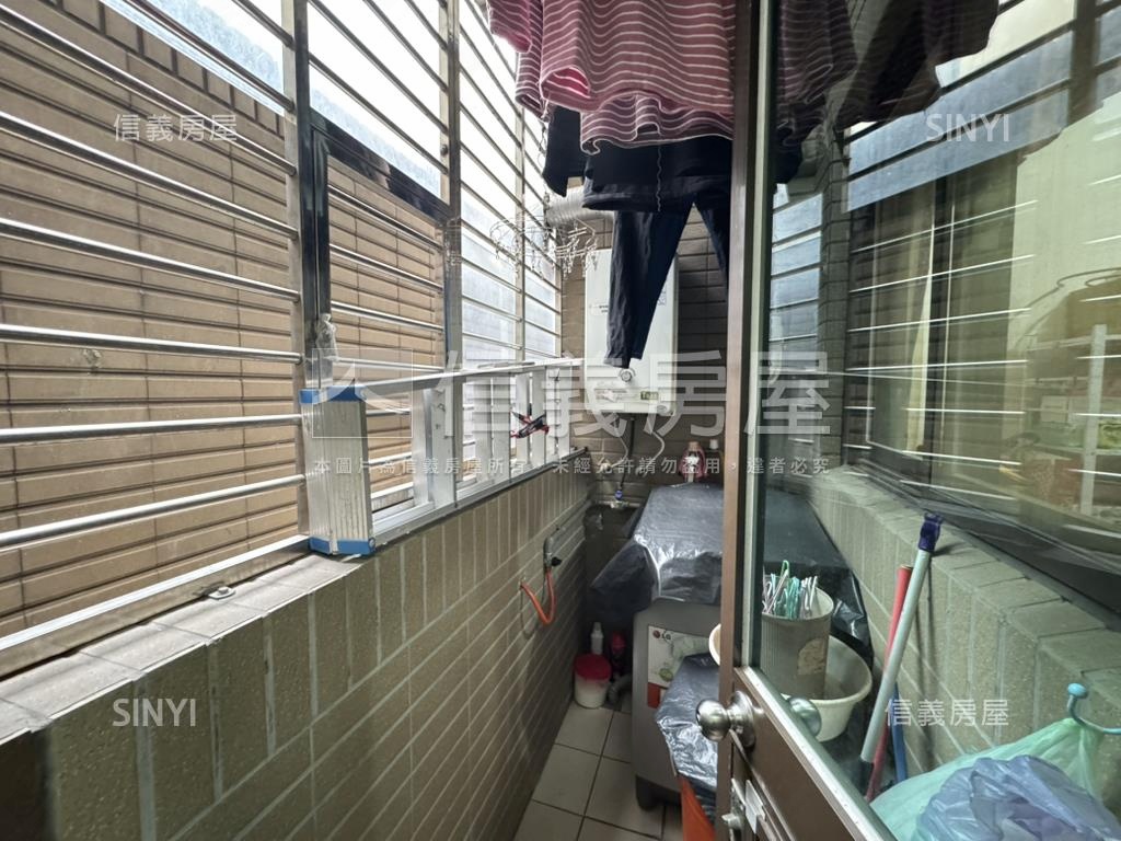 中壢市中心稀有一樓附車位房屋室內格局與周邊環境