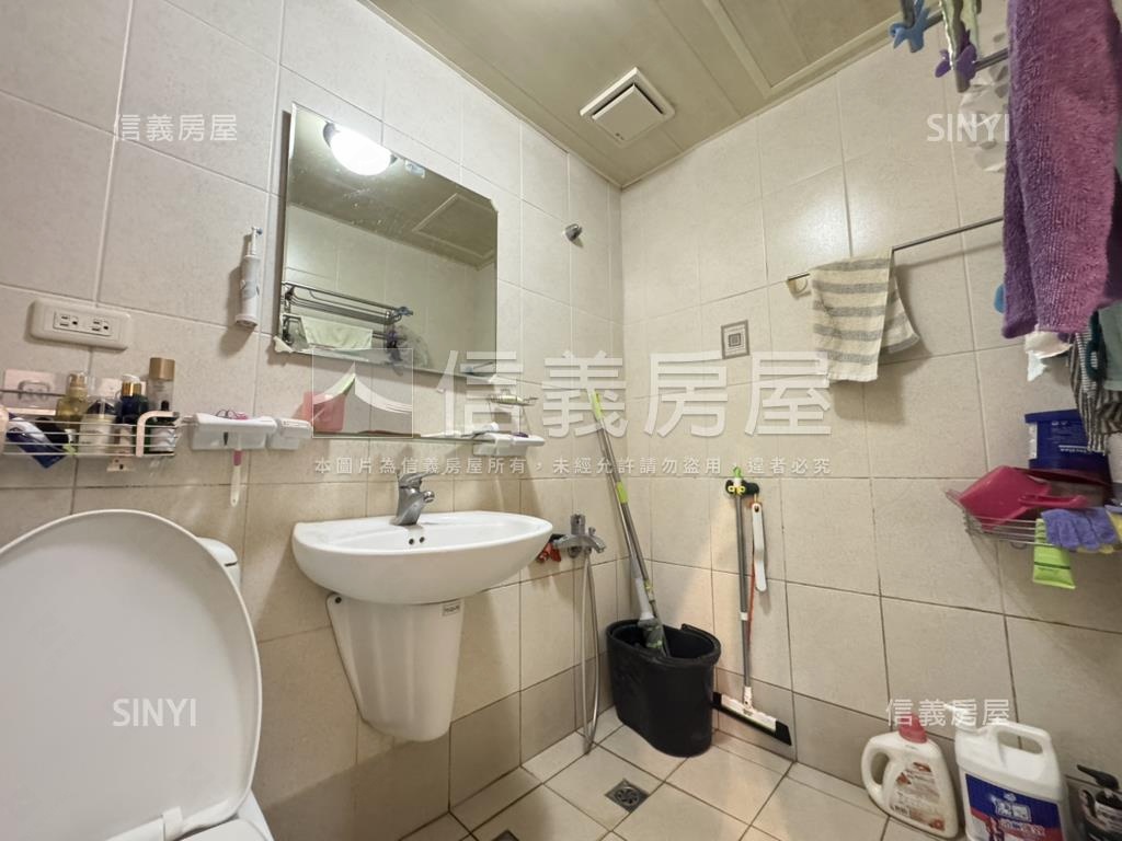 中壢市中心稀有一樓附車位房屋室內格局與周邊環境