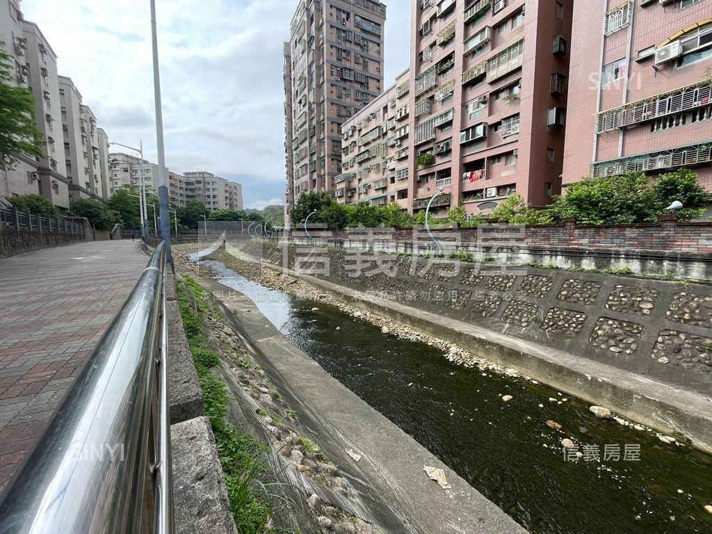 五股陸光三房車位房屋室內格局與周邊環境