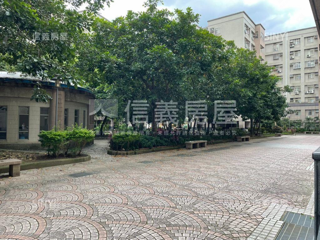 五股陸光三房車位房屋室內格局與周邊環境