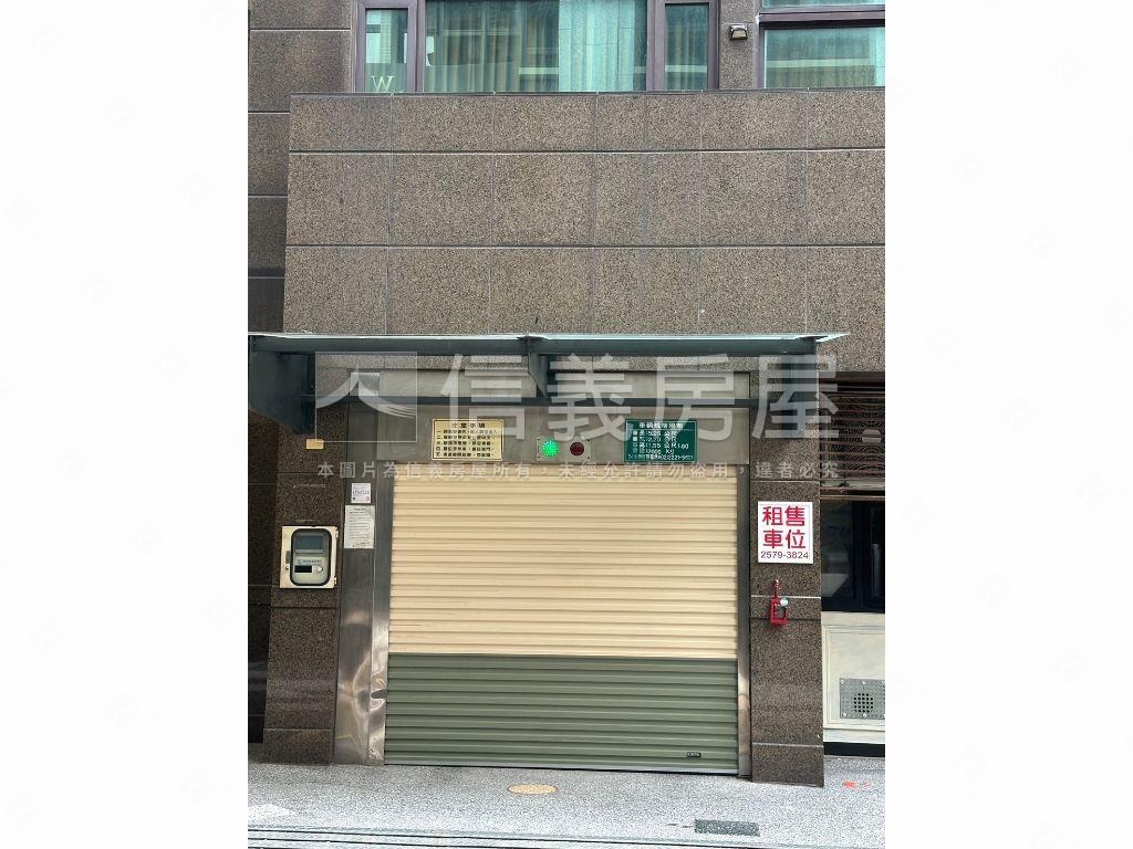 小巨蛋旁機械車位可停休旅房屋室內格局與周邊環境