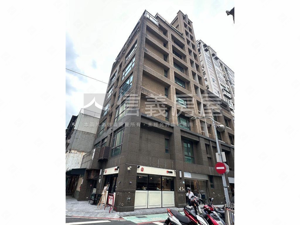 小巨蛋旁機械車位可停休旅房屋室內格局與周邊環境