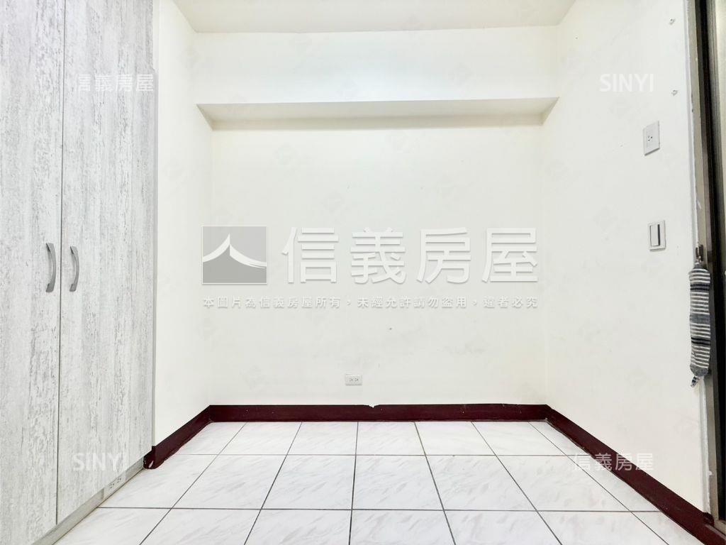 名人大亨３房附車位房屋室內格局與周邊環境