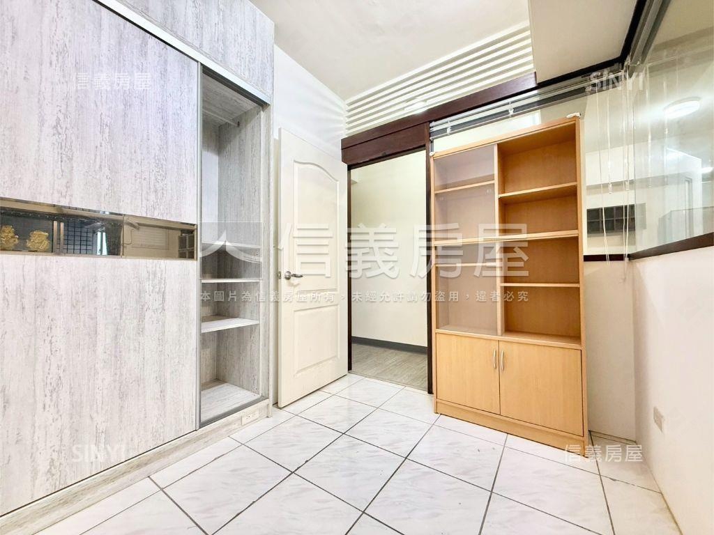 名人大亨３房附車位房屋室內格局與周邊環境