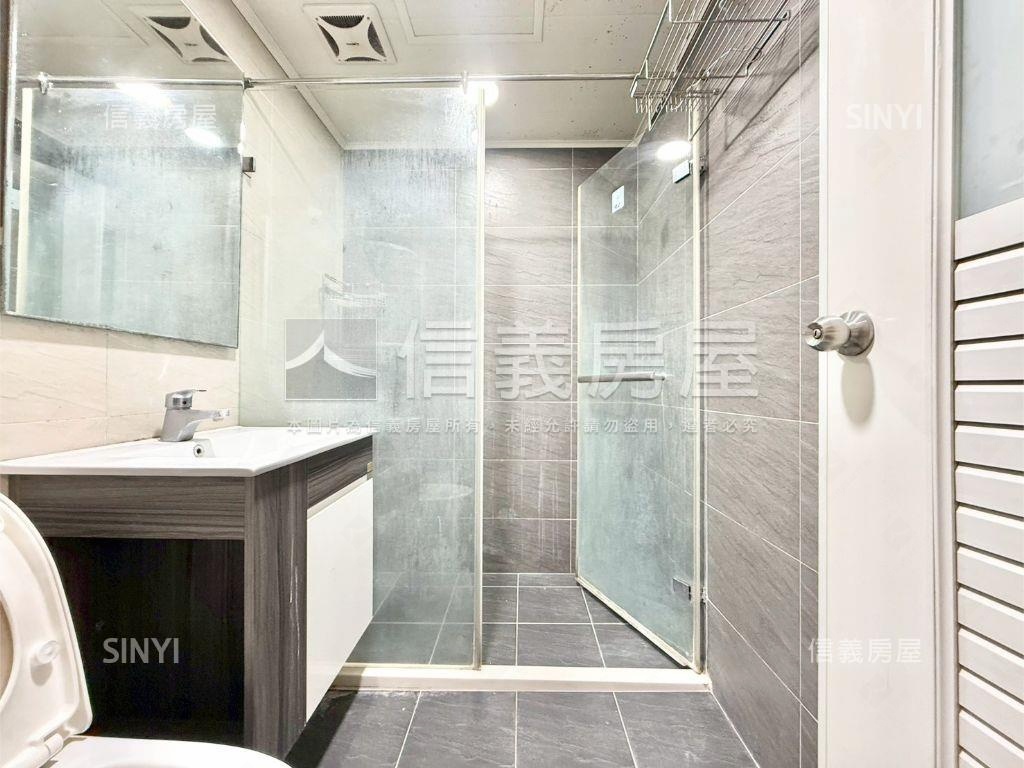 名人大亨３房附車位房屋室內格局與周邊環境