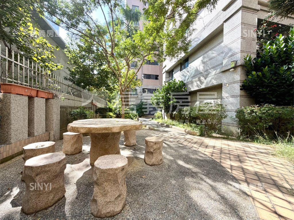 美術嵩豐大四房平車房屋室內格局與周邊環境