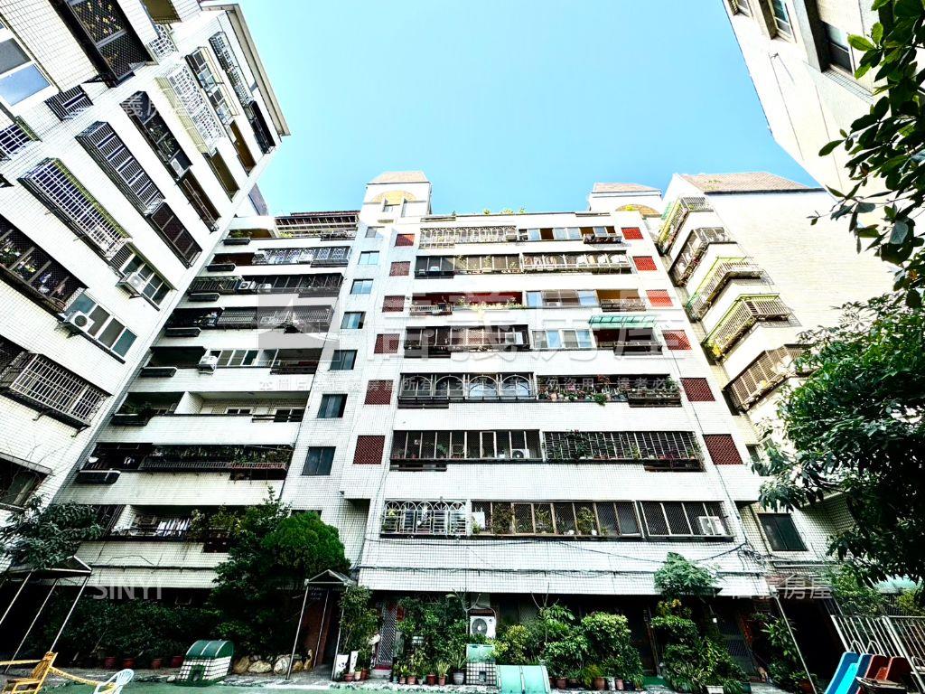 鳳翔天下３＋１房坡平車位房屋室內格局與周邊環境