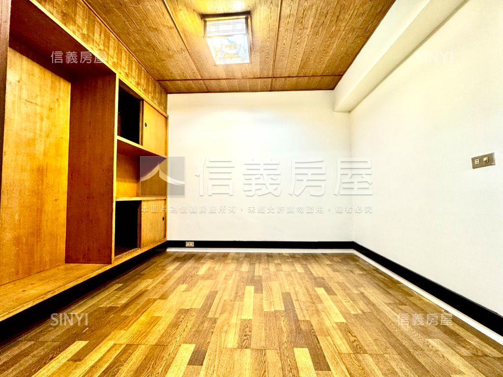 鳳翔天下３＋１房坡平車位房屋室內格局與周邊環境