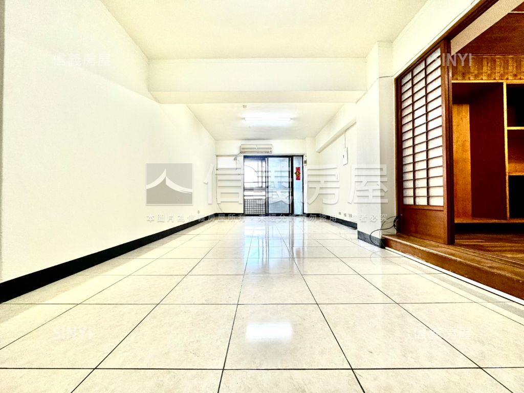 鳳翔天下３＋１房坡平車位房屋室內格局與周邊環境