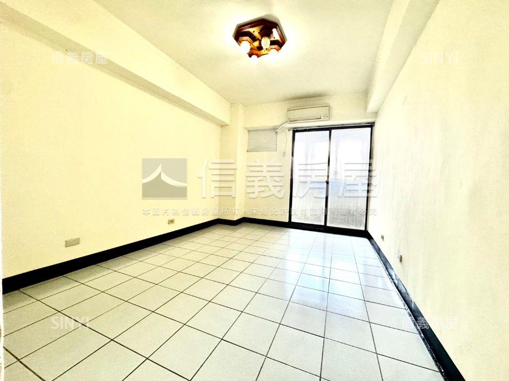 鳳翔天下３＋１房坡平車位房屋室內格局與周邊環境