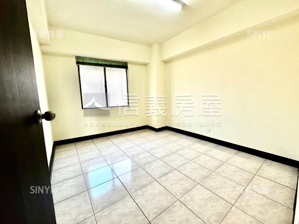 鳳翔天下３＋１房坡平車位房屋室內格局與周邊環境