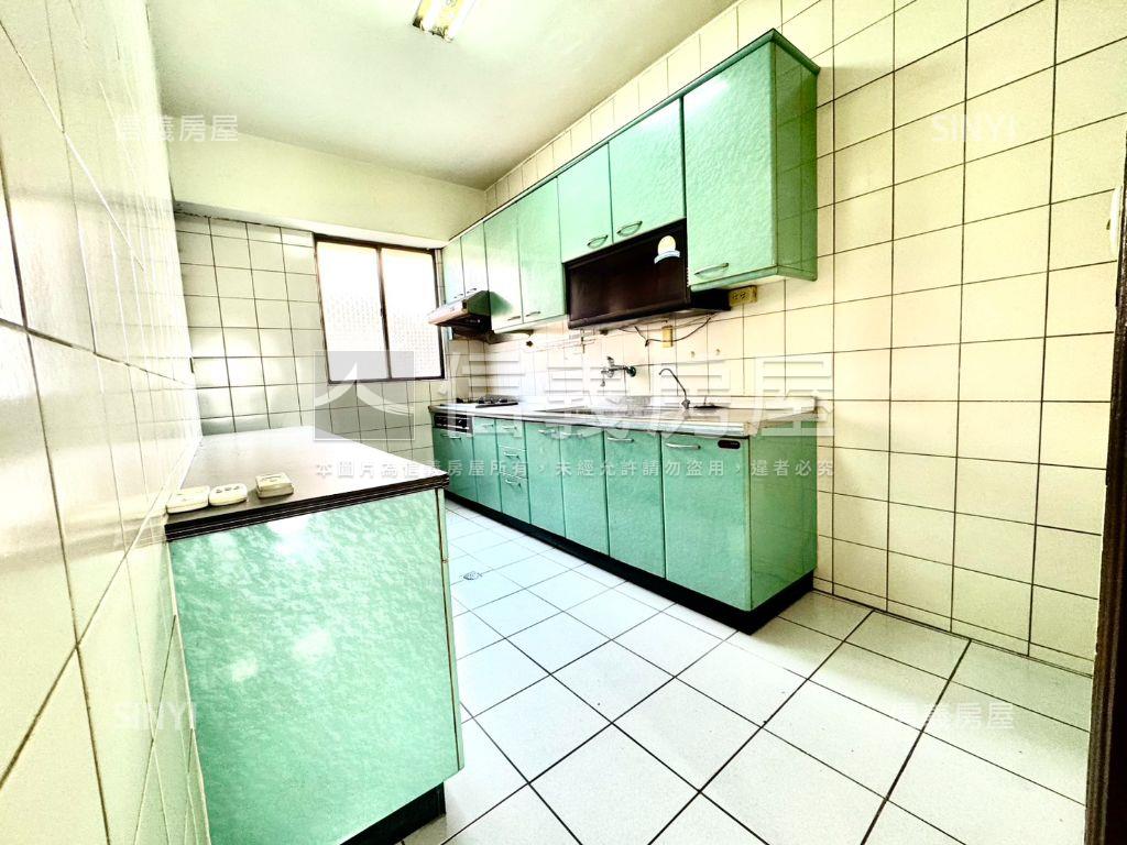 鳳翔天下３＋１房坡平車位房屋室內格局與周邊環境