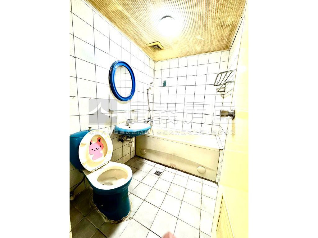 鳳翔天下３＋１房坡平車位房屋室內格局與周邊環境