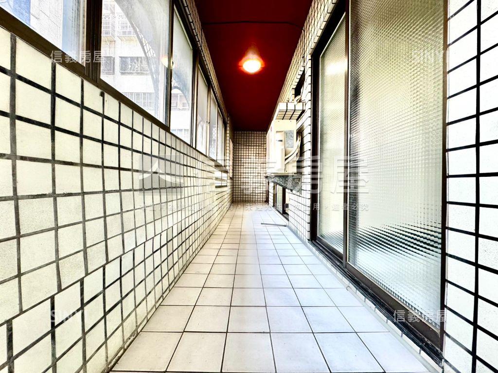 鳳翔天下３＋１房坡平車位房屋室內格局與周邊環境