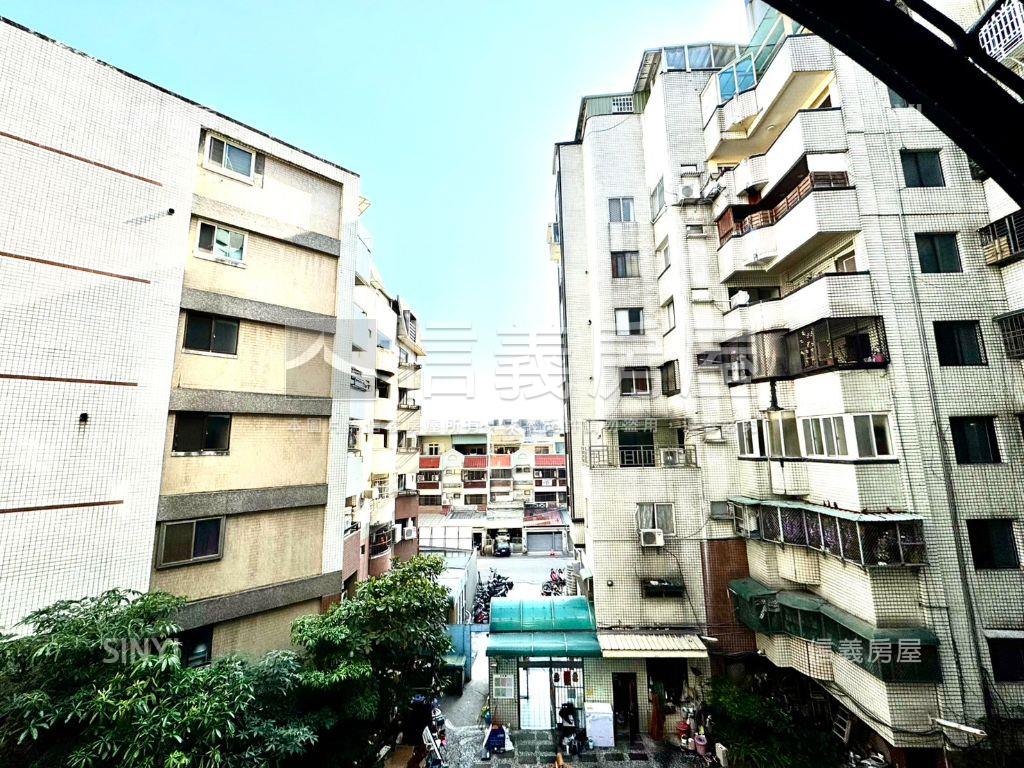 鳳翔天下３＋１房坡平車位房屋室內格局與周邊環境