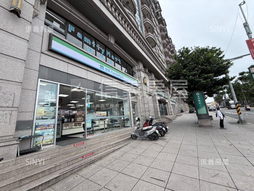 平鎮車水馬龍醒目金透店房屋室內格局與周邊環境