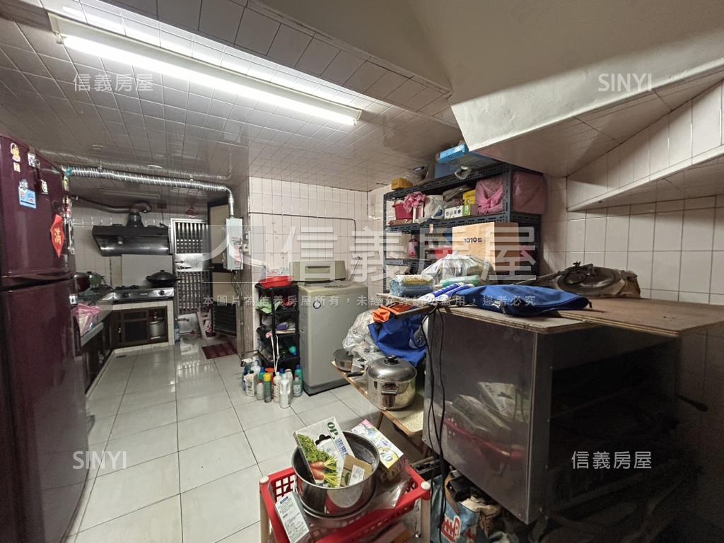 近鳳山中華夜市輕鬆透天厝房屋室內格局與周邊環境